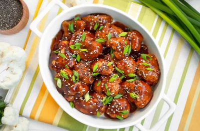 fried-cauliflower-sauce-sesame-seeds-asian-cuisine-white-wooden-background-copy-space_11zon