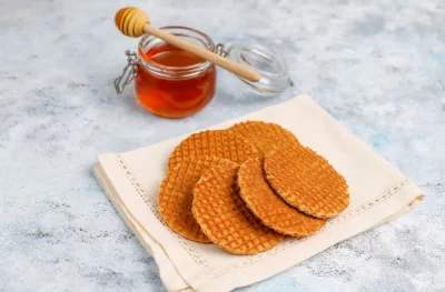 stroopwafels-caramel-dutch-waffles-with-tea-coffee-honey-concrete_11zon